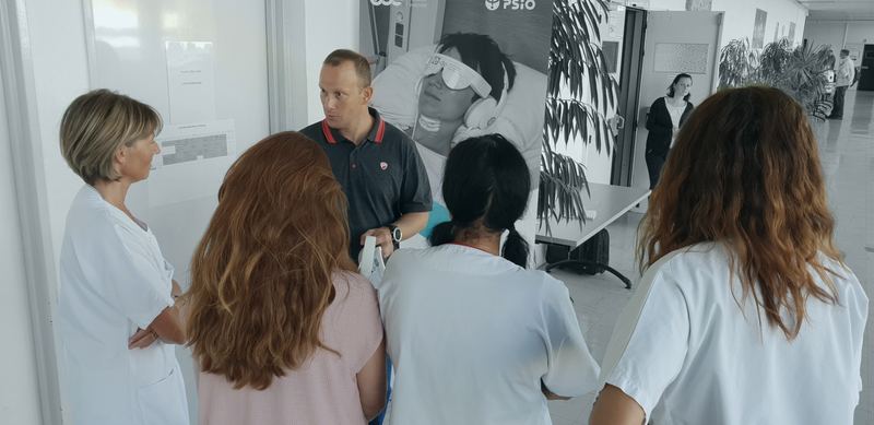 Formateur E-DE avec une équipe soignante lors d’un atelier en établissement